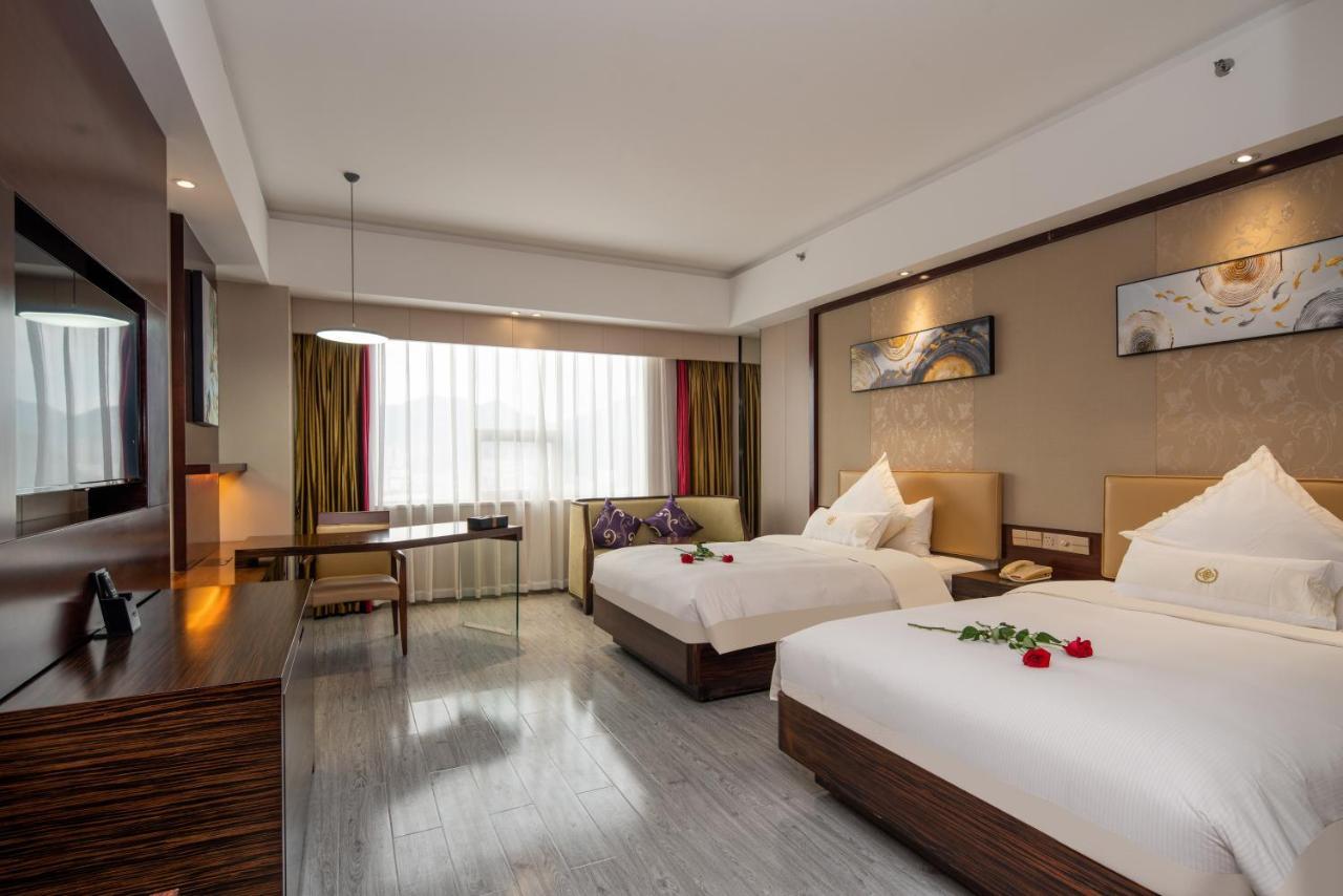 King Royal Hotel Yunfu Экстерьер фото